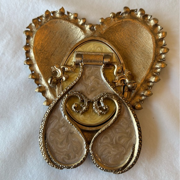 Jay Strongwater heart frame “Dominique” with Swarovski crystals. - Picture 2 of 5